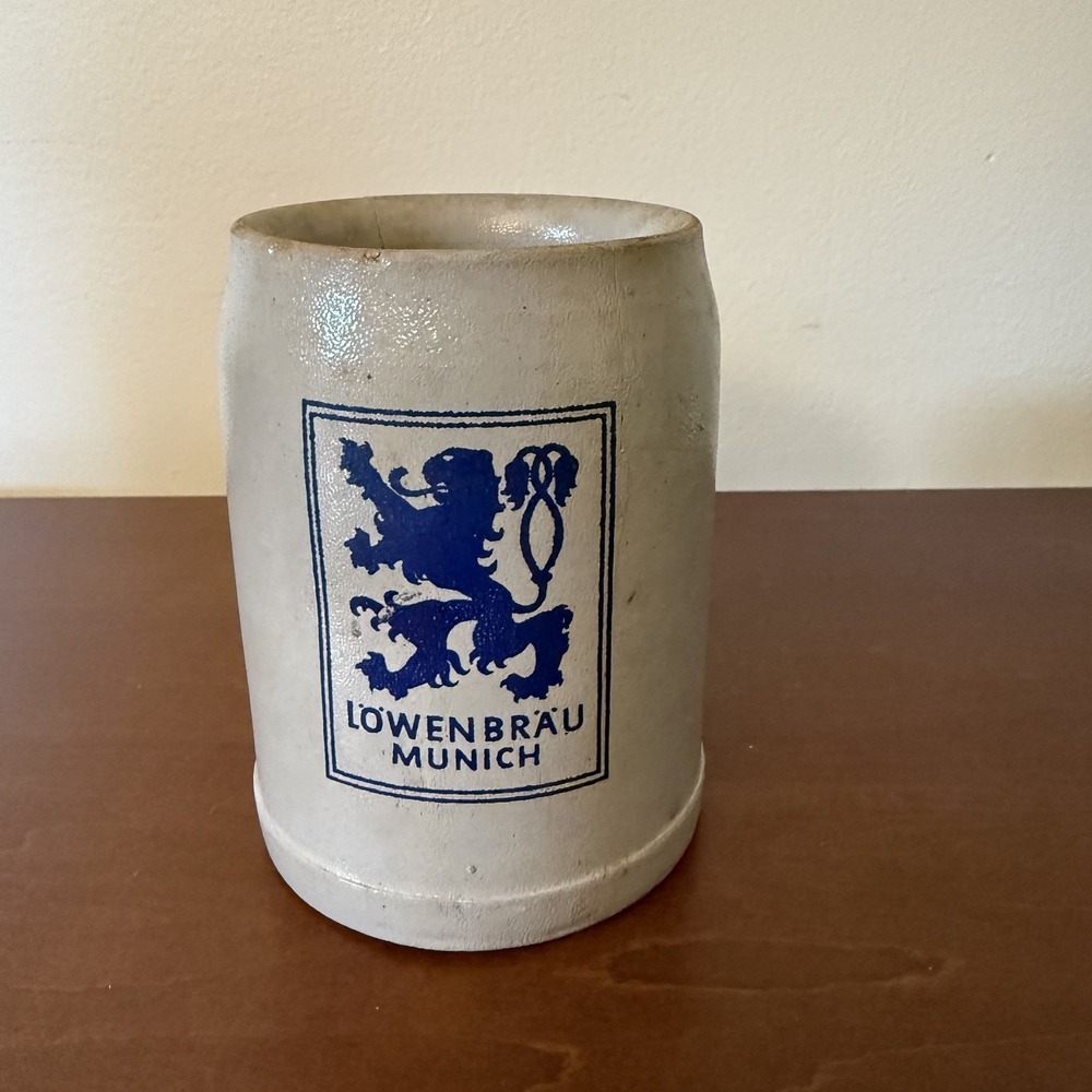 1973 Oktoberfest LOWENBRAU MUNICH Stoneware Beer Stein Mug .5L West Germany